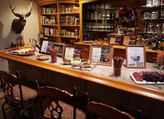 illinois/peoria/restaurant/creve-coeur-club-of-peoria