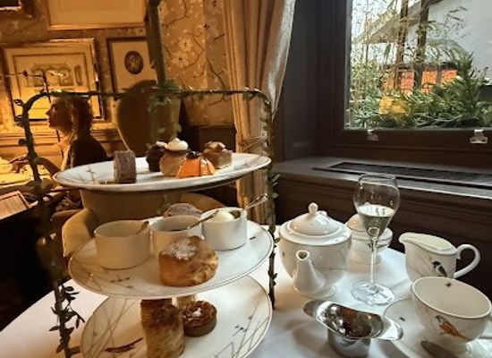 united-kingdom/london/restaurant/afternoon-tea-at-11-cadogan-gardens