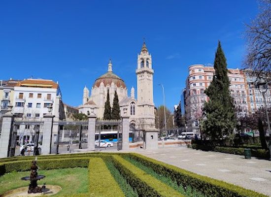 spain/madrid/retiro/restaurant/hernani-gate