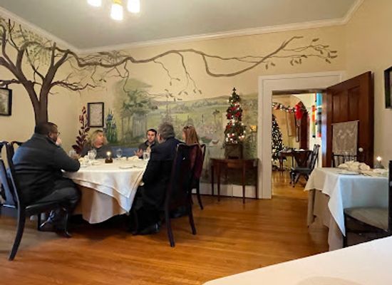 kentucky/mississippi-plateau/restaurant/holly-hill-inn