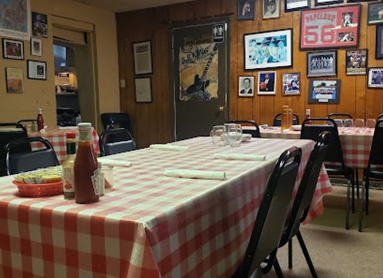 mississippi/the-black-prairie/restaurant/doe-s-eat-place