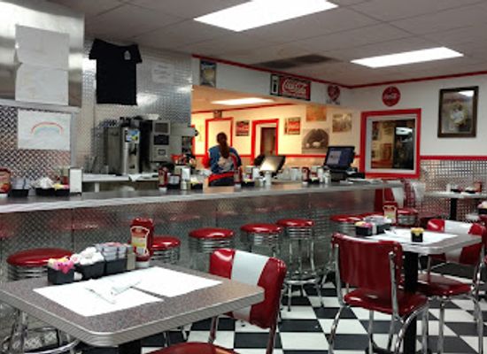 ohio/akron/restaurant/the-lamp-post