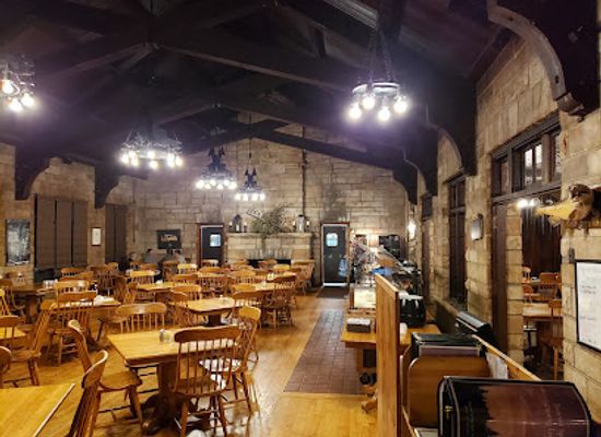 missouri/gasconade-river-basin/restaurant/bennett-spring-dining-lodge