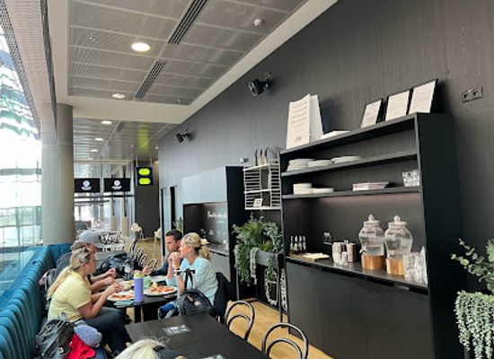 iceland/keflavik/restaurant/hja-hollu