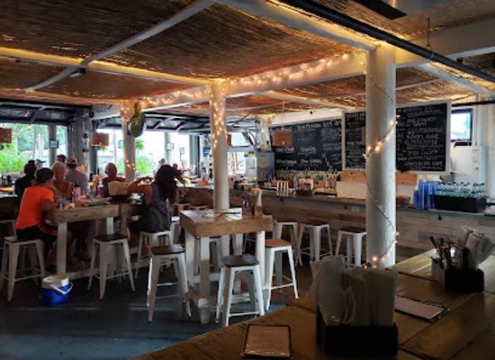 south-carolina/folly-beach/restaurant/lowlife-bar