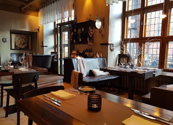 latvia/riga/old-town/restaurant/domini-canes