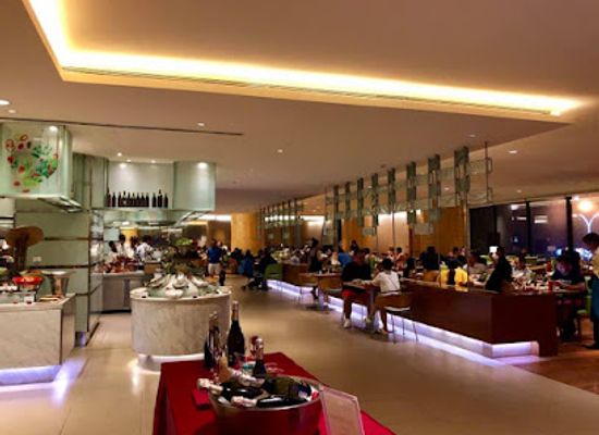 vietnam/nha-trang/restaurant/feast-buffet-restaurant