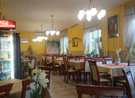 hungary/tatabanya/restaurant/vendeglo-a-harom-tolgyfahoz