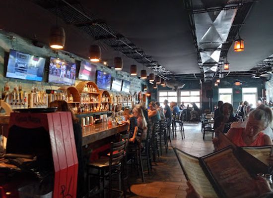 north-carolina/new-bern/restaurant/pirates-cove-triple-play-seafood-and-oyster-bar