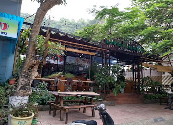 vietnam/cat-ba-island/restaurant/casa-bonita