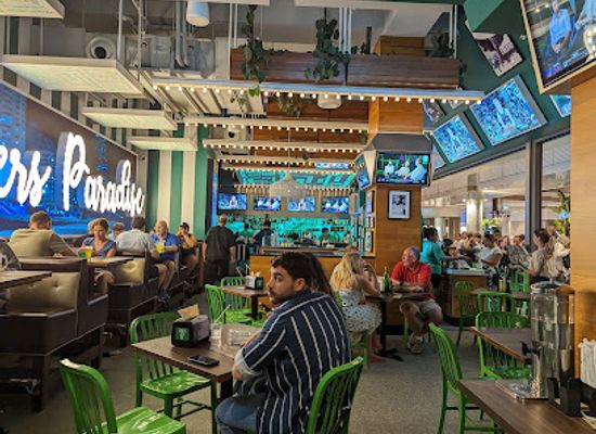 australia/surfers-paradise/restaurant/wahlburgers-surfers-paradise