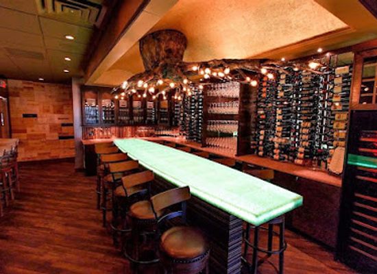 virginia/virginia-beach/restaurant/zoes-steak-seafood