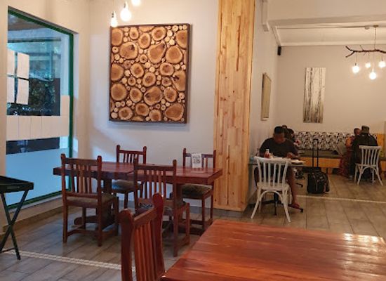 botswana/francistown/restaurant/thorn-tree