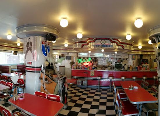 philippines/ilocos-norte/restaurant/macy-s-diner