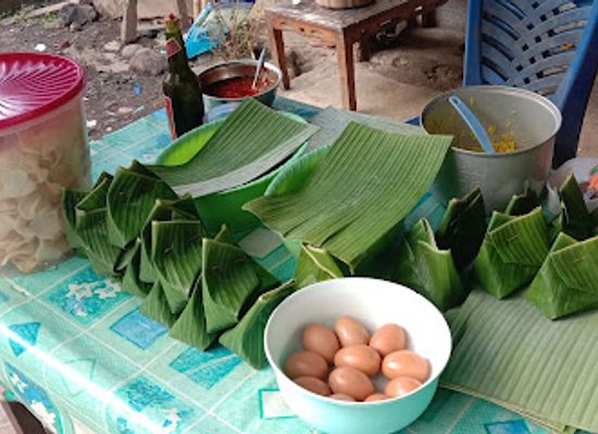indonesia/north-sulawesi/restaurant/nasi-kuning-tante-ama