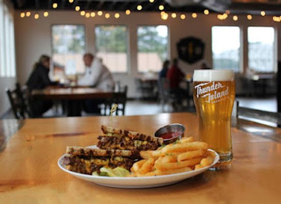 oregon/cascade-range/restaurant/thunder-island-brewing-co