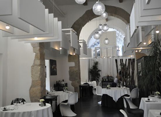 france/languedoc-coast/restaurant/la-table-saint-crescent