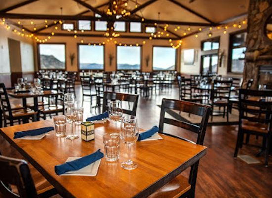colorado/rocky-mountain-national-park/restaurant/twin-owls-steakhouse