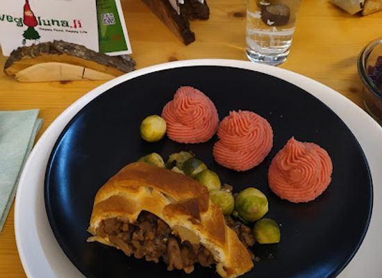 liechtenstein/vaduz/restaurant/vegaluna-li
