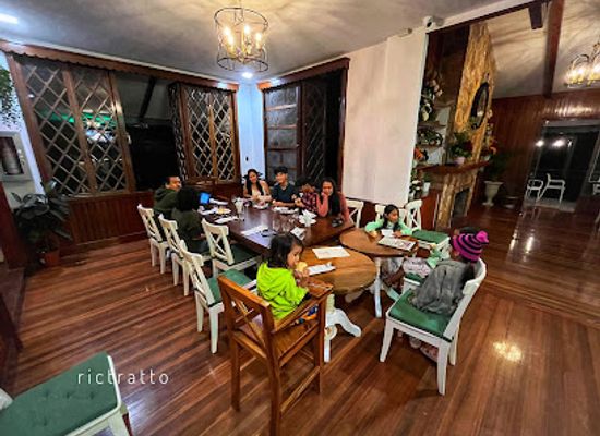 philippines/baguio/restaurant/valencia-s-restaurant