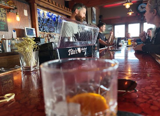 minnesota/grand-marais/restaurant/the-raven