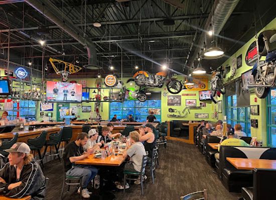 iowa/council-bluffs/restaurant/quaker-steak-lube