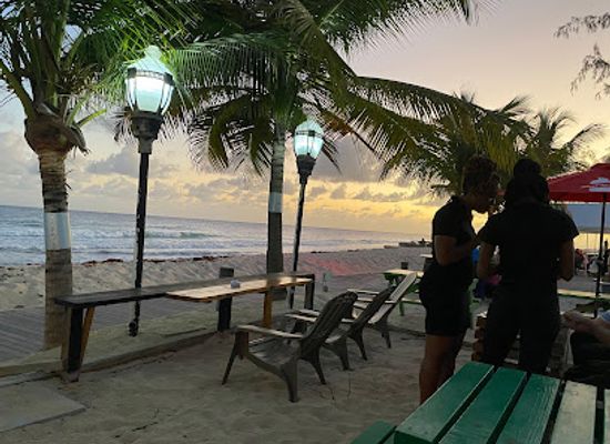 barbados/hastings/restaurant/daa-backyard