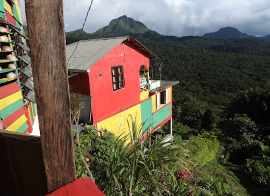 dominica/saint-george/restaurant/good-vibes-only-house