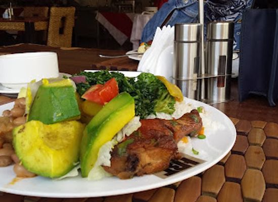 uganda/queen-elizabeth-national-park/restaurant/cafe-russell