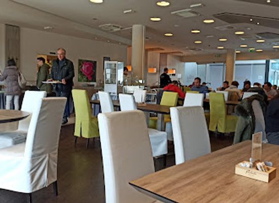 slovenia/nova-gorica/restaurant/menazka
