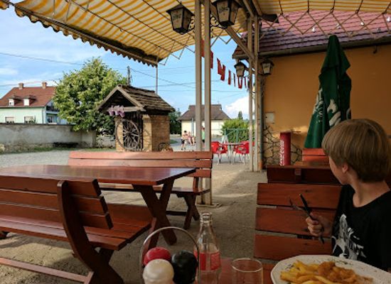 hungary/mecsek-mountains/restaurant/schlossberg