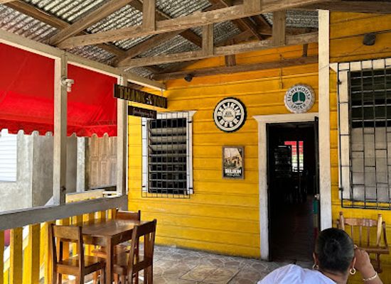belize/san-ignacio/restaurant/mom-s-backyard