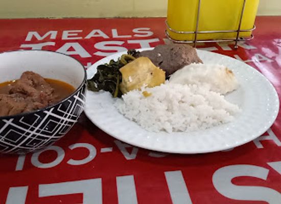 uganda/fort-portal/restaurant/ravens-hotel