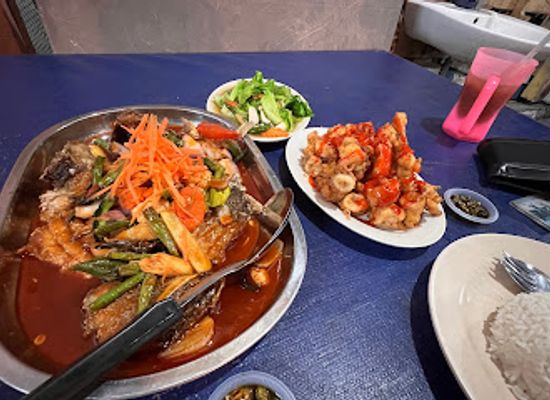 malaysia/pulau-pangkor/restaurant/chef-makbul-kitchen