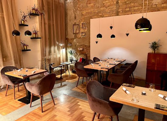 hungary/hansag/restaurant/zincenco-kitchen-fine-dining-lakasetterem