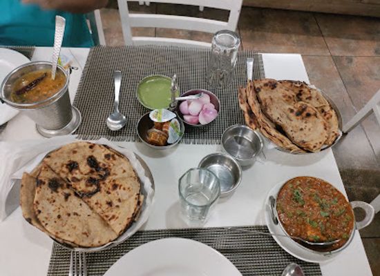 india/varanasi/restaurant/chrystal-bowl
