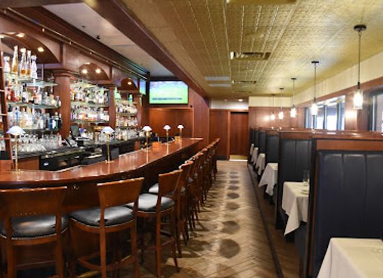 illinois/quad-cities/restaurant/bass-street-chop-house