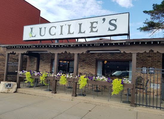 wisconsin/great-river-road/restaurant/lucille-s