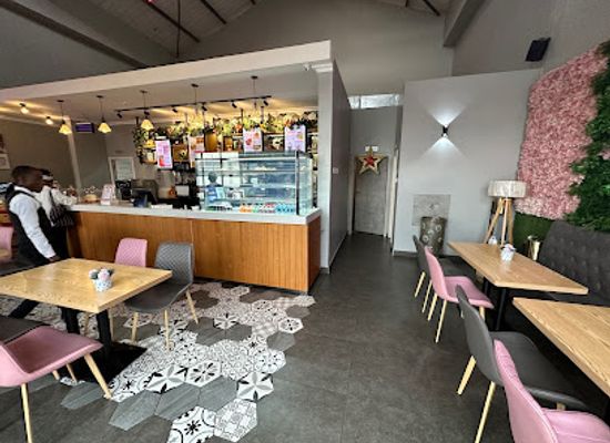 malawi/shire-highlands/restaurant/mikos