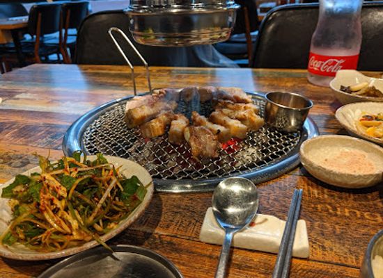 south-korea/jeju-island/restaurant/jung-jong-jeju-black-pork-bbq