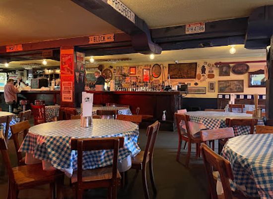 arkansas/upper-delta/restaurant/hugo-s