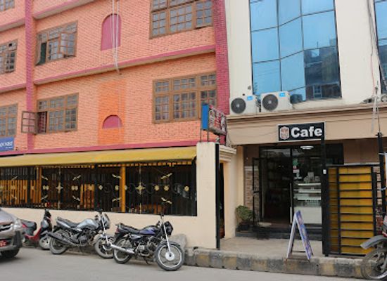 nepal/patan/golden-temple-kwa-bahal/restaurant/baked-n-fresh