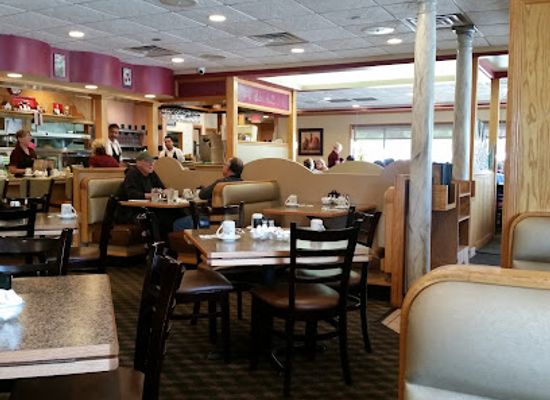 illinois/elgin/restaurant/baker-hill-pancake-house