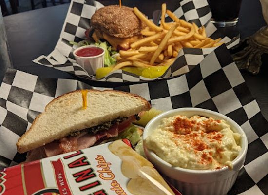 iowa/mason-city/restaurant/the-hungry-mind