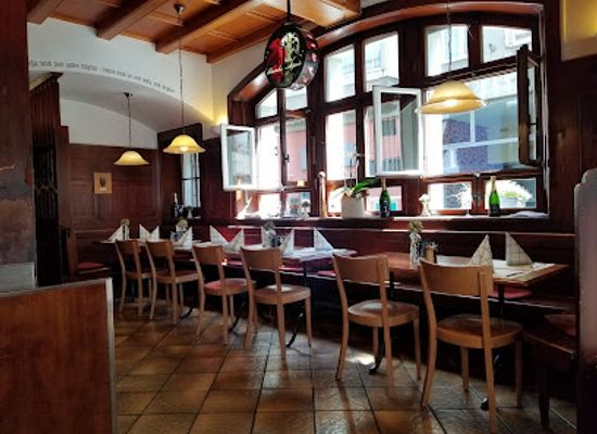 switzerland/basel/grossbasel/restaurant/gifthuttli