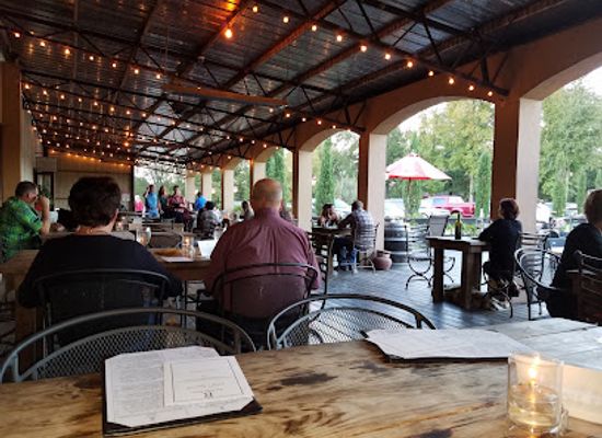 texas/piney-woods/restaurant/los-pinos-ranch-vineyards