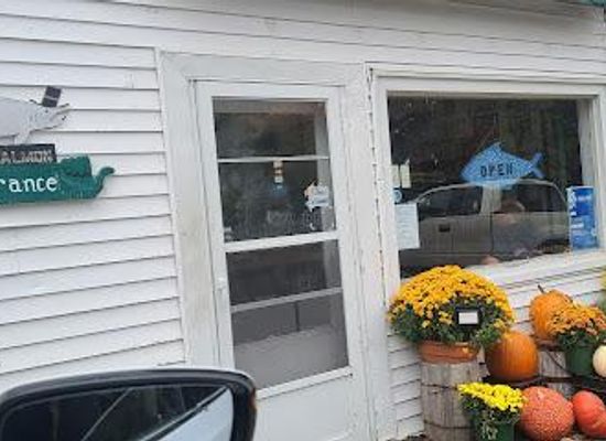 michigan/northern-michigan/restaurant/john-cross-fisheries