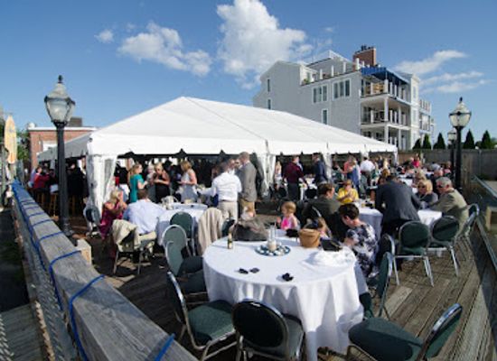 rhode-island/newport-county/restaurant/at-the-deck