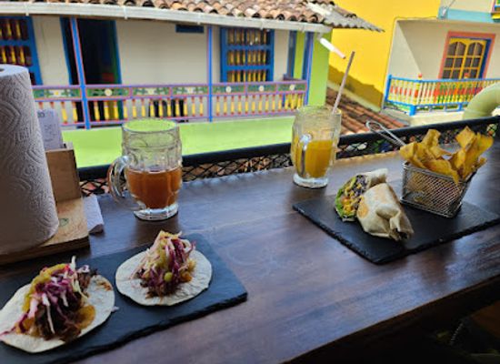 colombia/guatape/restaurant/el-bacchanal
