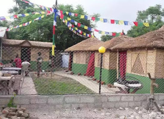 nepal/chitwan/bharatpur/restaurant/rhino-bamboo-cottage
